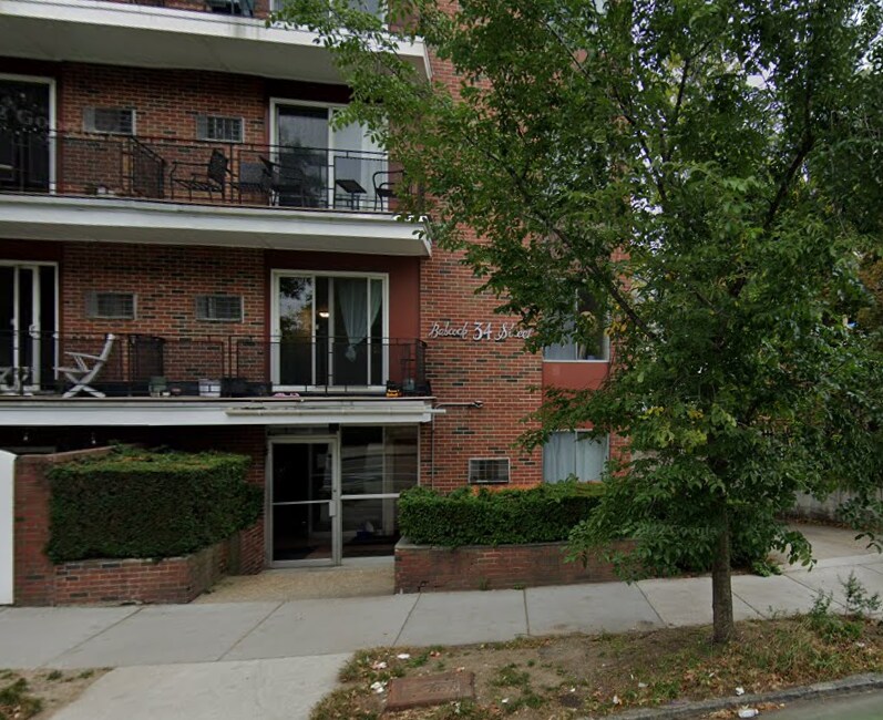 Primary Photo - 38 Babcock St