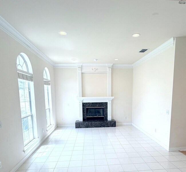 Foto del edificio - 4506 Hollow Ridge Dr
