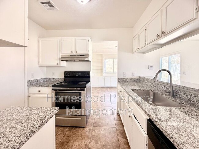 Building Photo - 10020 S Clegern St