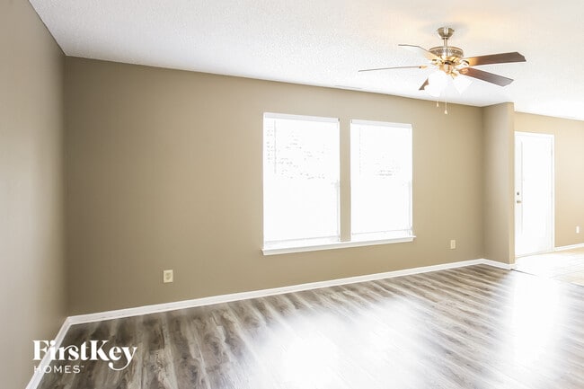 Building Photo - 15498 Border Dr