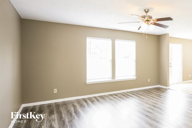 Foto del edificio - 15498 Border Dr