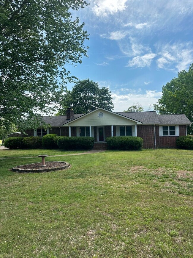 Photo - 3 Bedroom Ranch on 2 Acres! House