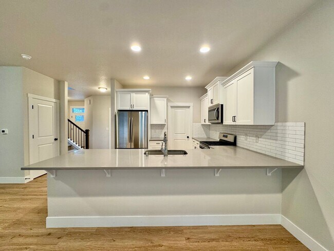 Building Photo - What Beauty! Live with serenity ~ Short distance to the heart of hazel Dell