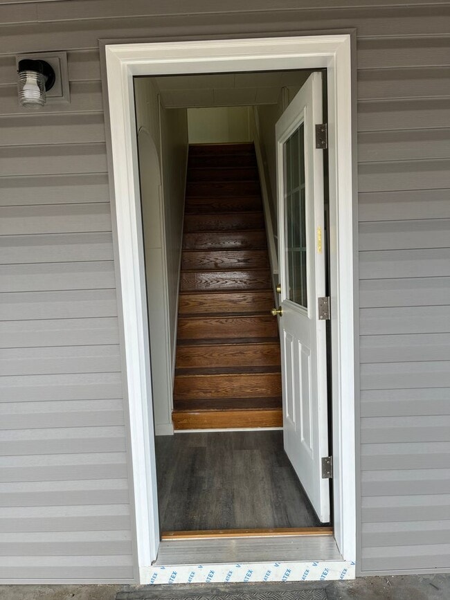 Building Photo - Newly Remodeled Single Family Home - Howar...