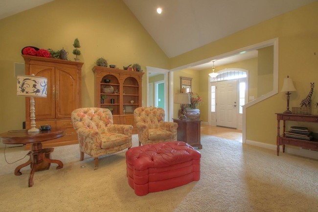 Building Photo - 134 Emerald Dr