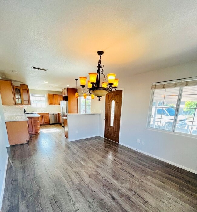 Building Photo - Lovely Linda Vista 3BD/2.5BA Home Availabl...