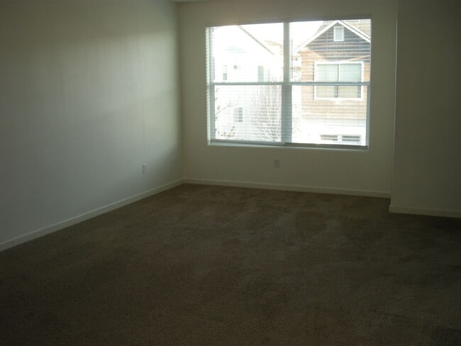 Foto del edificio - Three Bedroom, Two and a Half Bath Townhome Near UNR