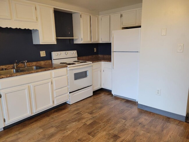 Building Photo - 594 Peach View Ln