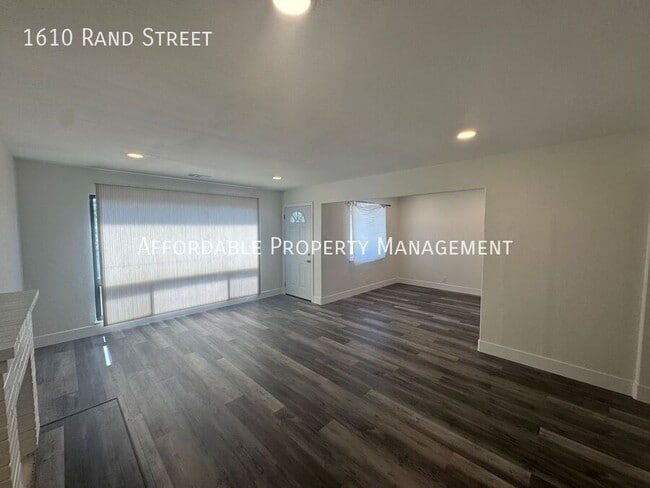 Building Photo - 1610 Rand St