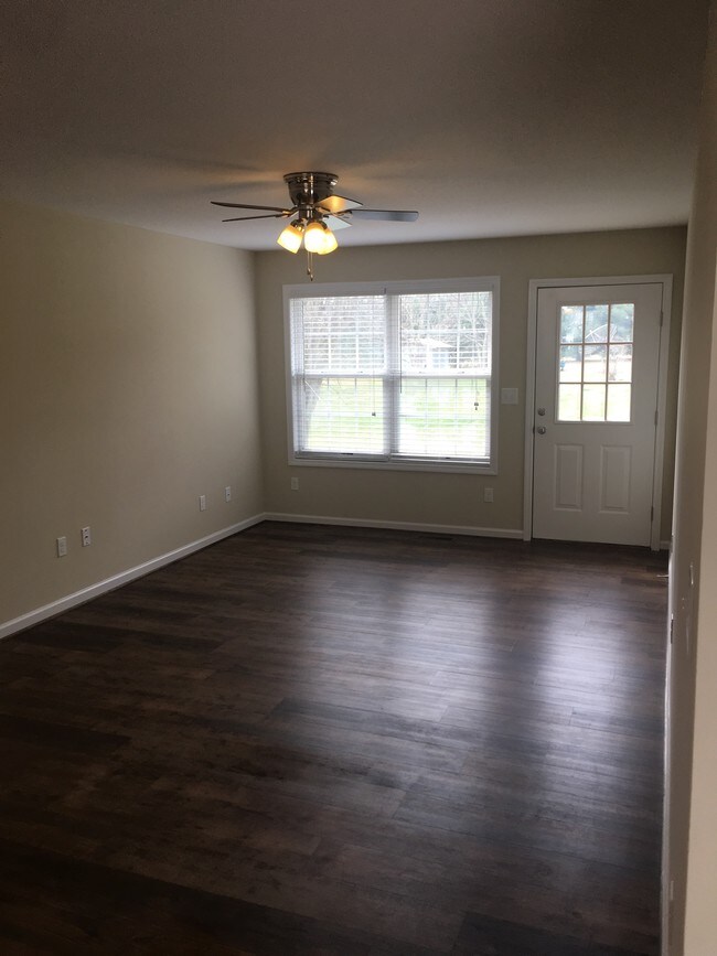 Sala de estar - 26 Carol Ln