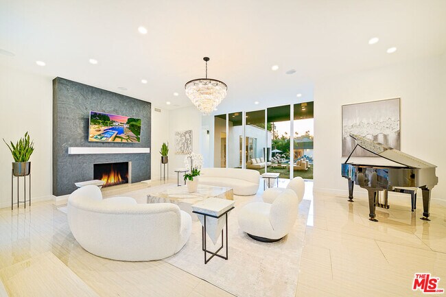 Foto del edificio - 703 N Maple Dr