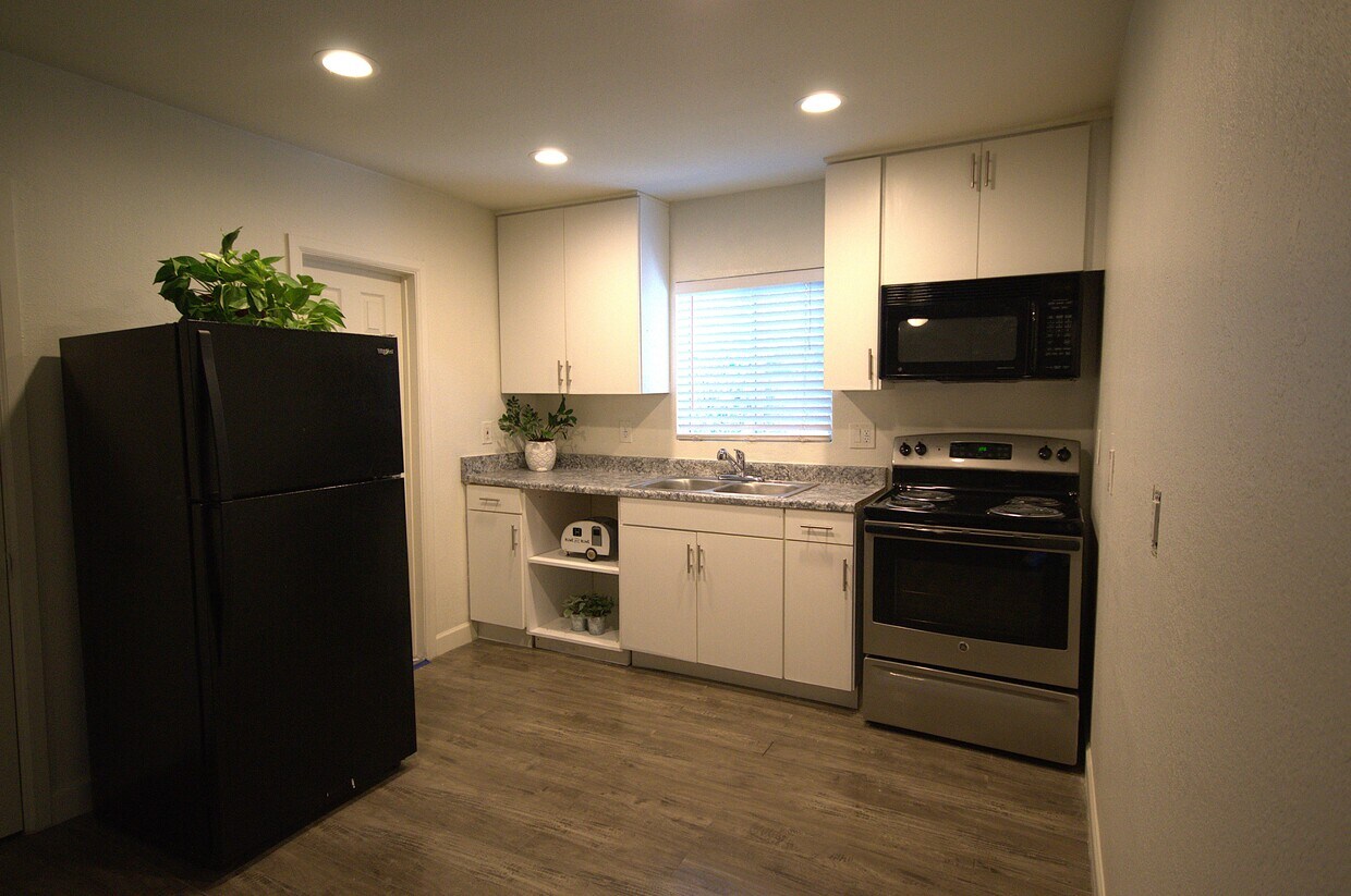 Cocina - 9632 N 10th Ave