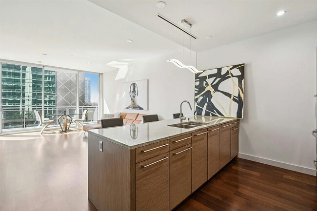 Foto del edificio - 2900 McKinnon St