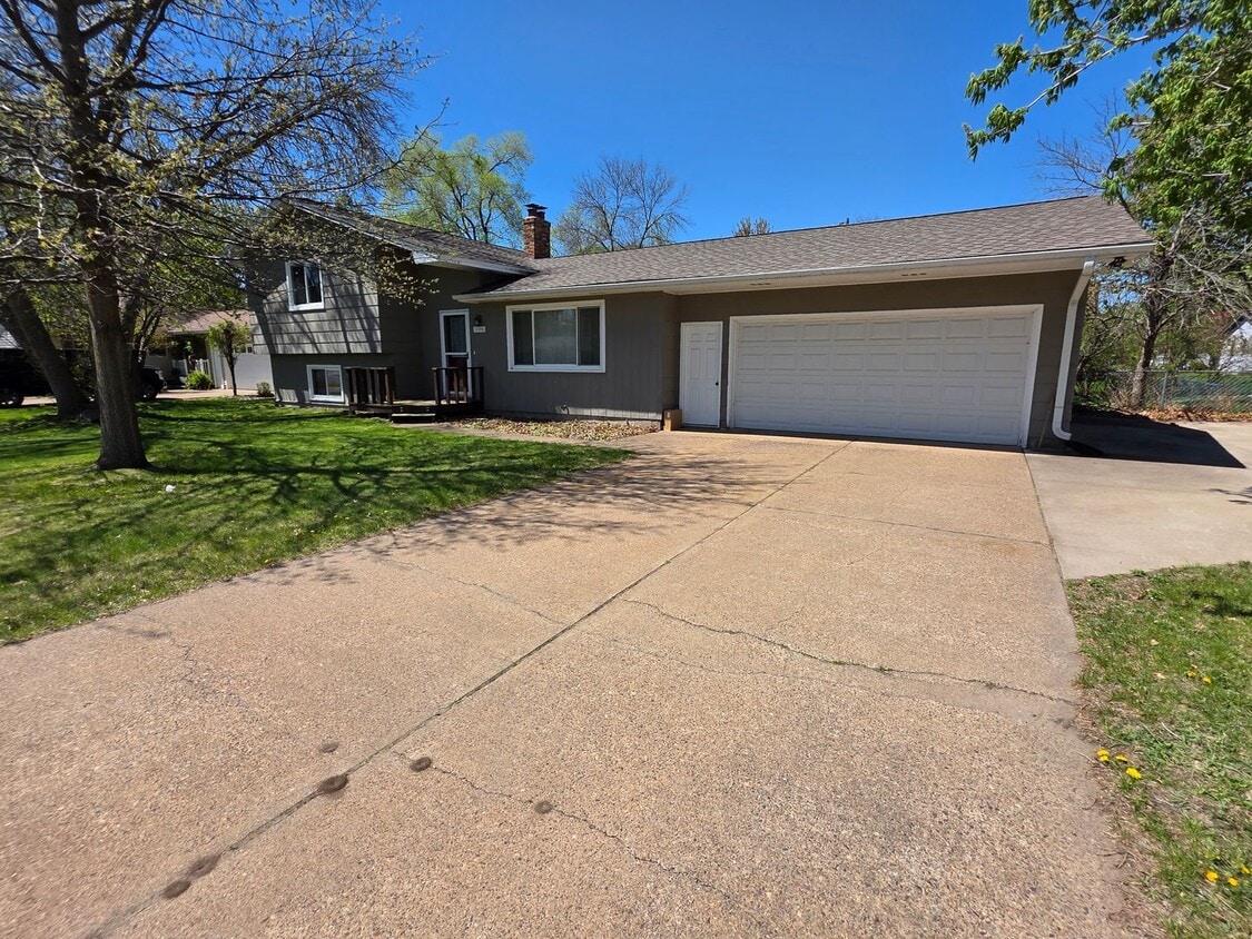 Primary Photo - 3114 Kilbourne Ave