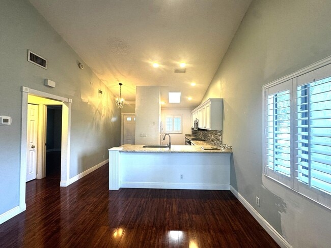 Building Photo - 2335 SW 22nd Ave
