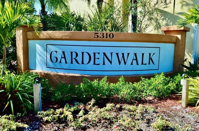 Building Photo - 2 bed 1 bath condo close to IMG