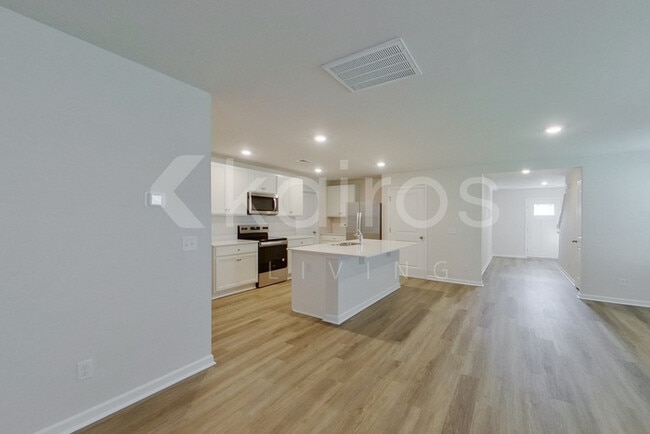 Building Photo - 109 Inez Ave