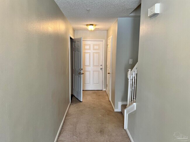 Foto del edificio - 280 Swaying Pine Ct