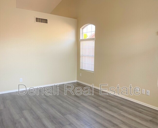 Building Photo - 6926 W Via Del Sol Dr