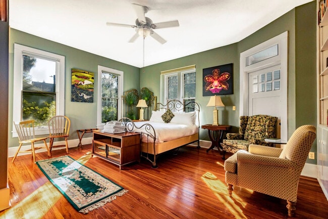 Building Photo - 205 SE 7th St