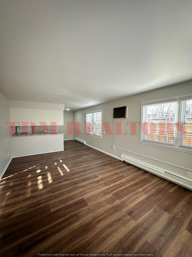 Foto del edificio - 302 E Clinton St