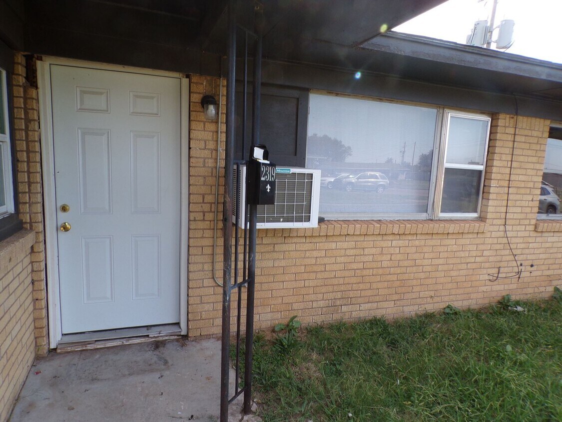 Foto principal - 2319 NW Bell Ave