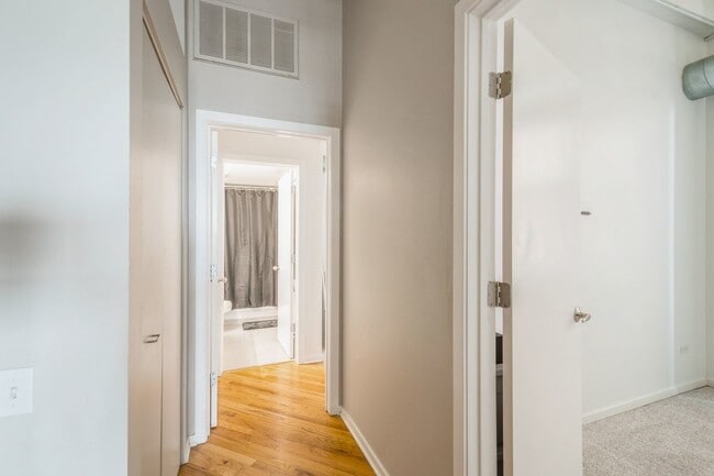 Foto del edificio - 500 S Clinton St