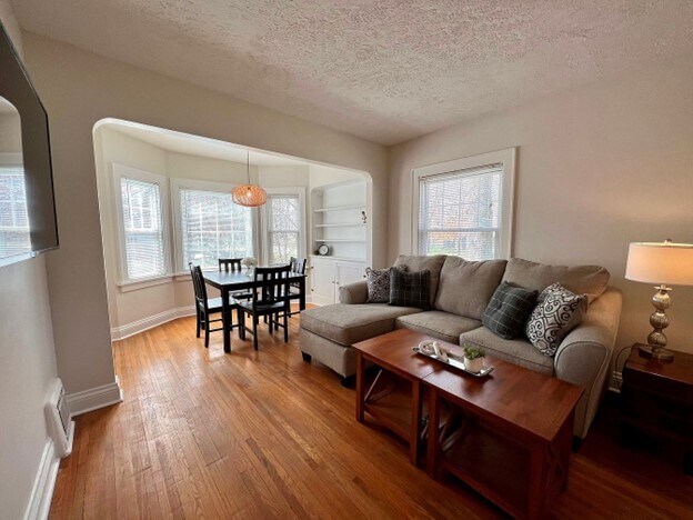 Foto del edificio - 906 Normal Ave