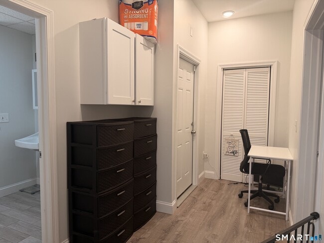 Building Photo - 1089 Whalley Ave