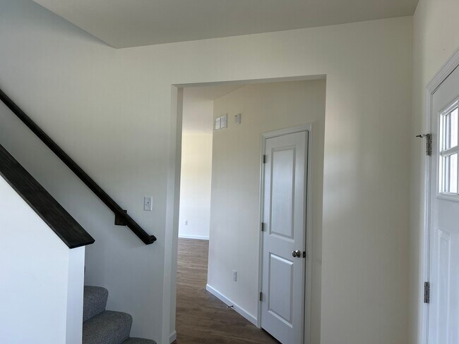 Entry Foyer - 112 Day Lily Ln