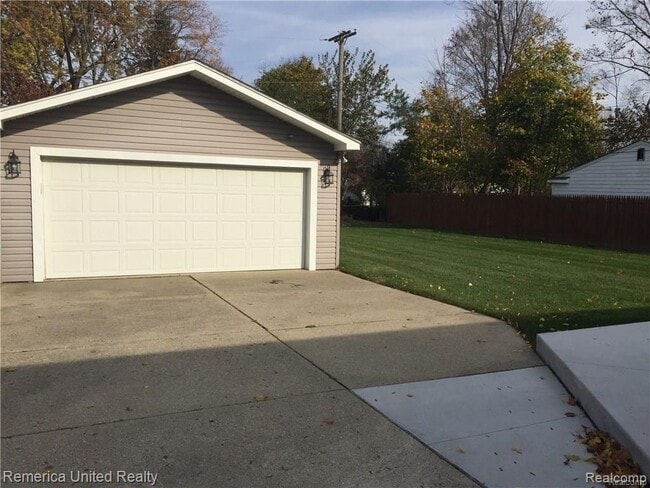 Building Photo - 37944 Lyndon St