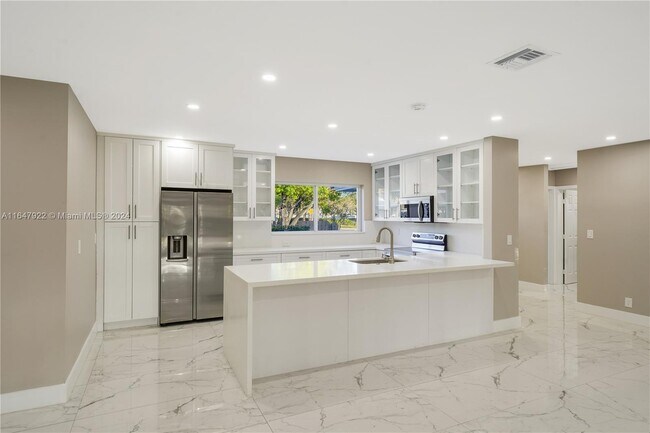 Foto del edificio - 1443 S Cypress Rd