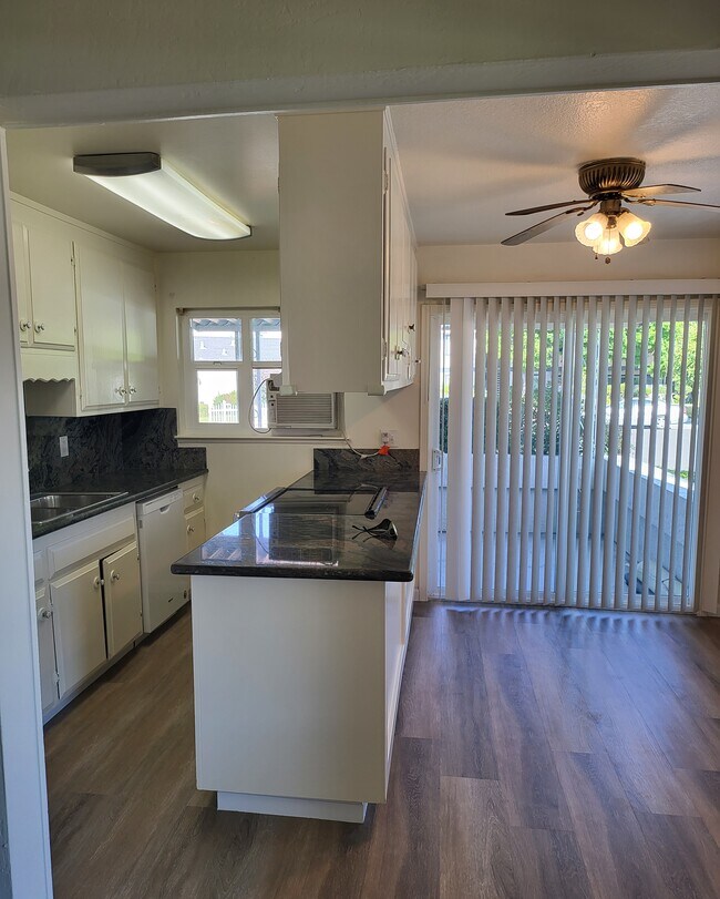 Building Photo - 1530 Brookvale Dr
