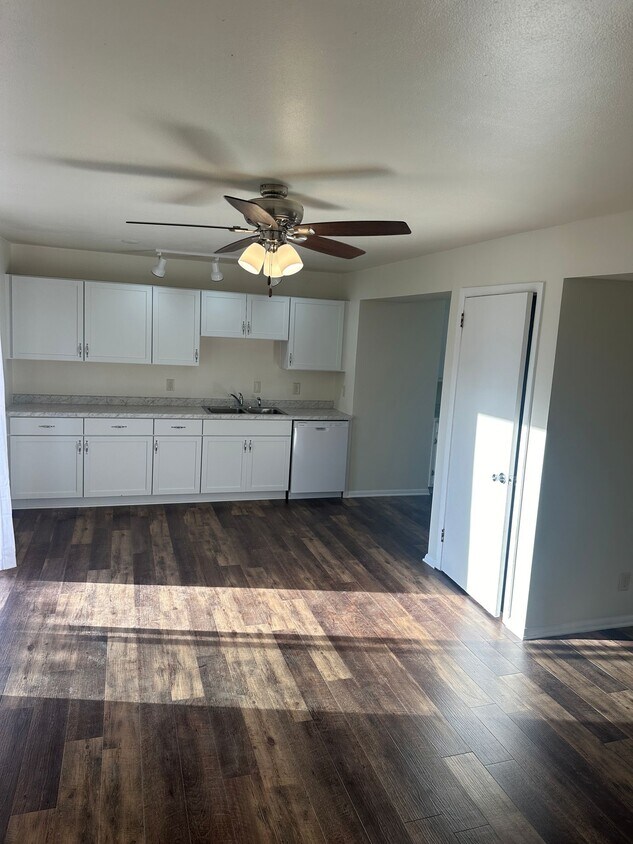 Foto principal - 4409-4415 Eastridge Drive