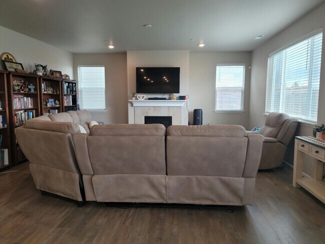Foto del edificio - 4 Bedroom Home in Soundview Estates!
