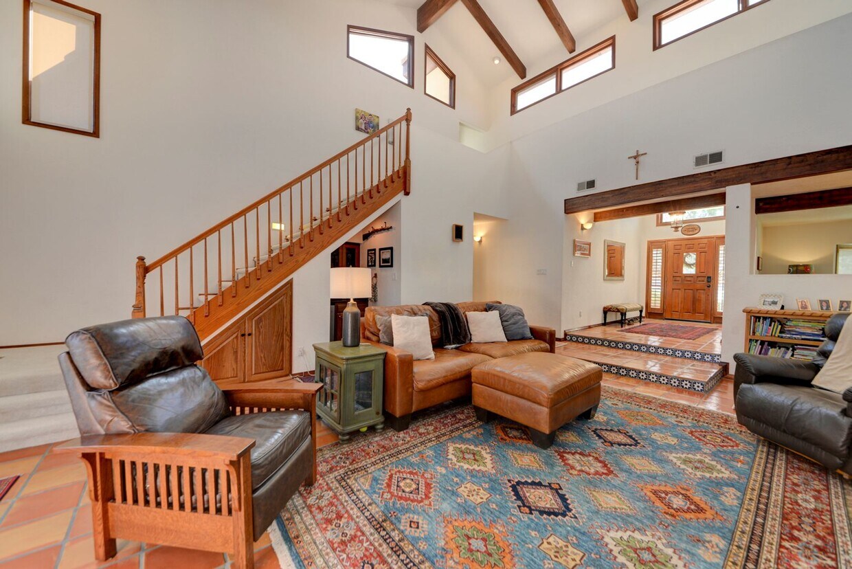 Foto principal - Stunning 4-Bedroom Albuquerque Foothill Ho...