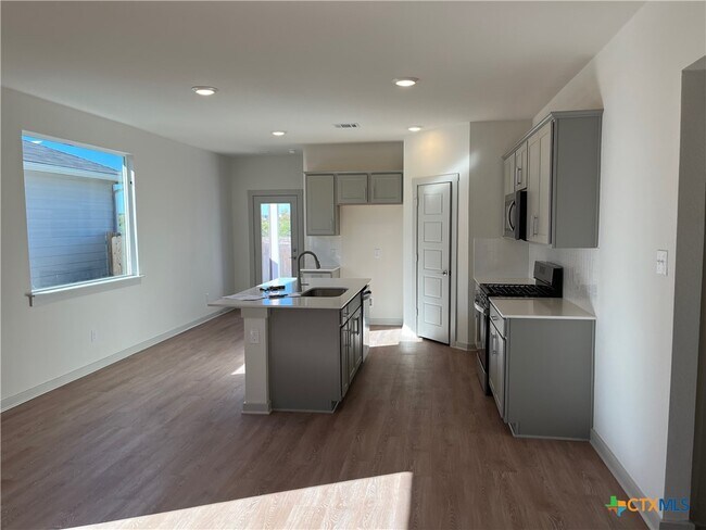 Foto del edificio - 308 Millbrook Blvd