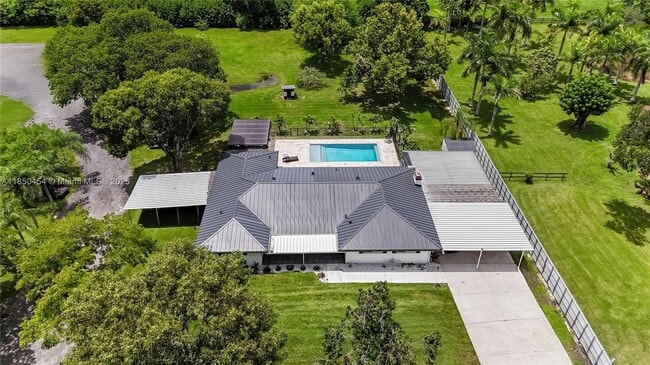 Foto del edificio - 18300 SW 48th St