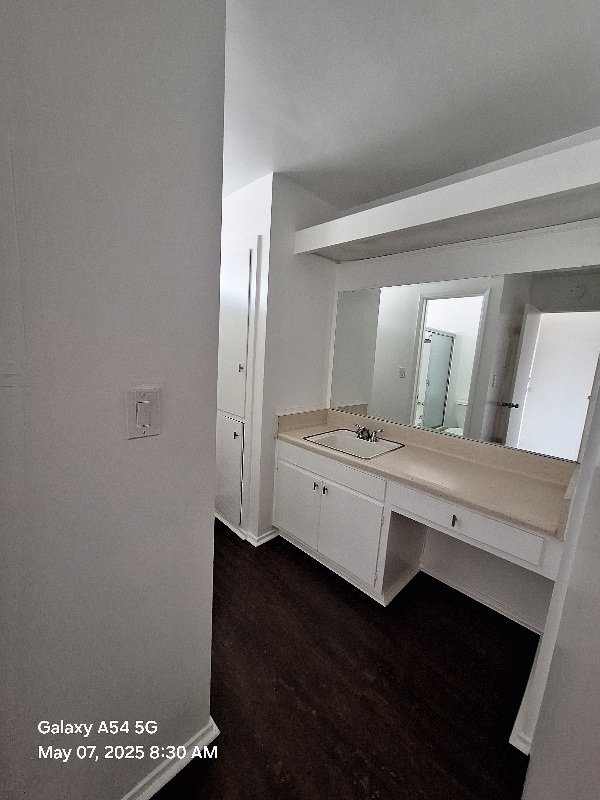 Building Photo - 609 De La Vina St