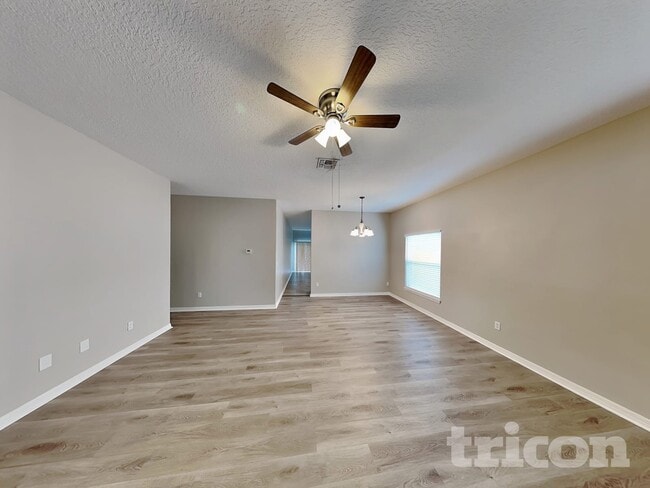 Foto del edificio - 4312 Hidden Meadow Dr