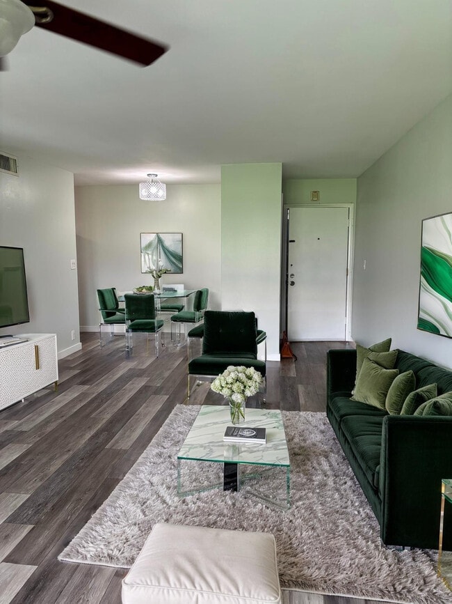 Building Photo - 9 NE 19th Ct