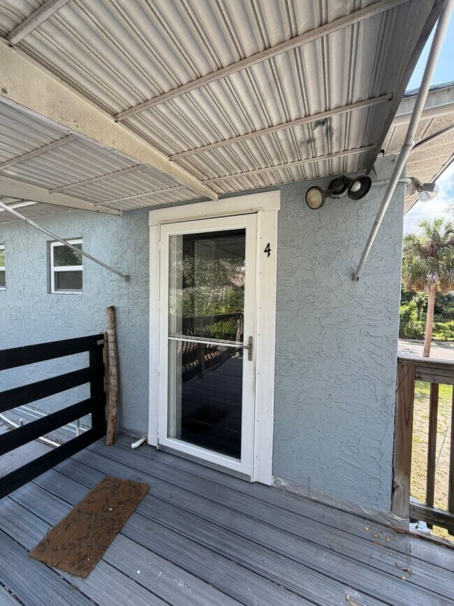 Foto del edificio - Apartment in Historical Tarpon Springs