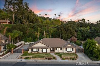 Building Photo - 514 N Valley Center Ave