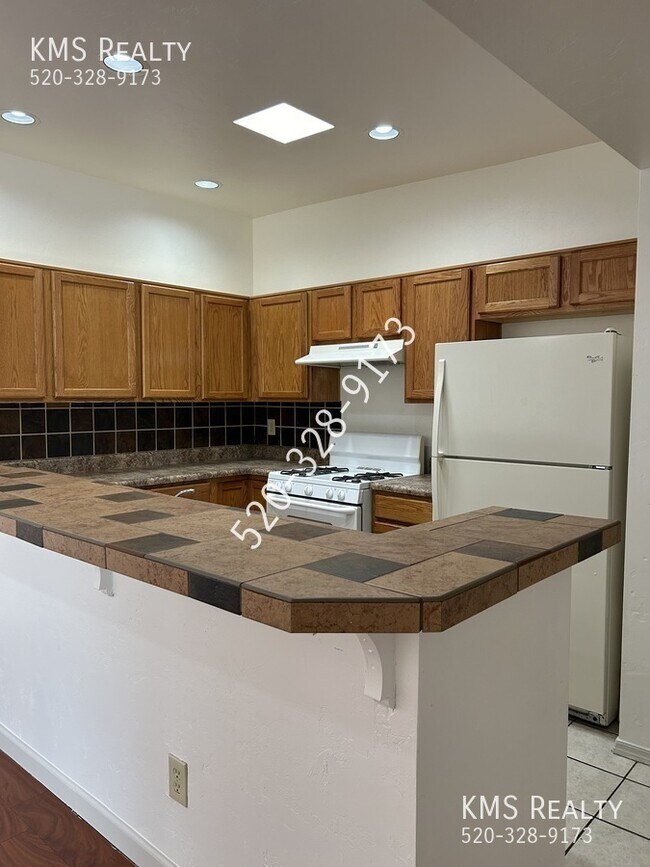 Foto del edificio - 781 N Anita Ave