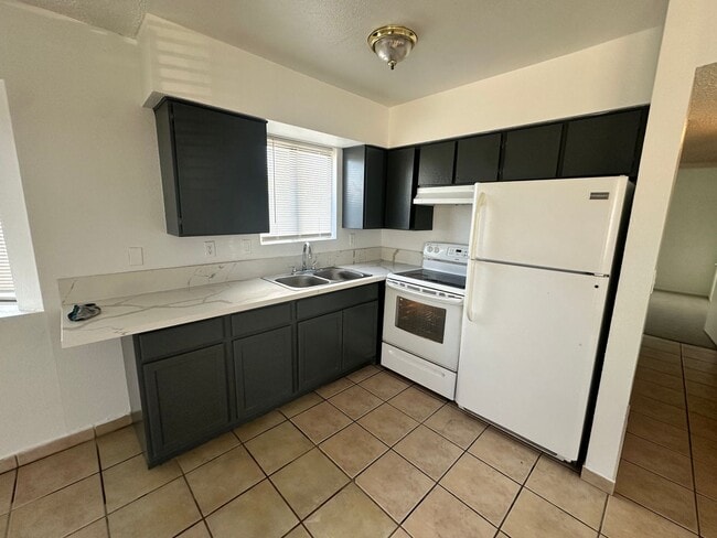 Foto del edificio - 5666 E Lake Mead Blvd