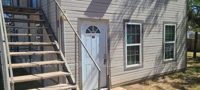 Building Photo - 2111 Runnels St
