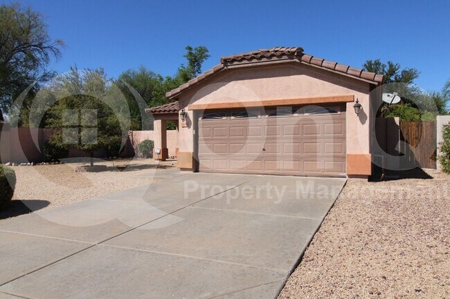 Foto del edificio - 3292 E San Angelo Ave