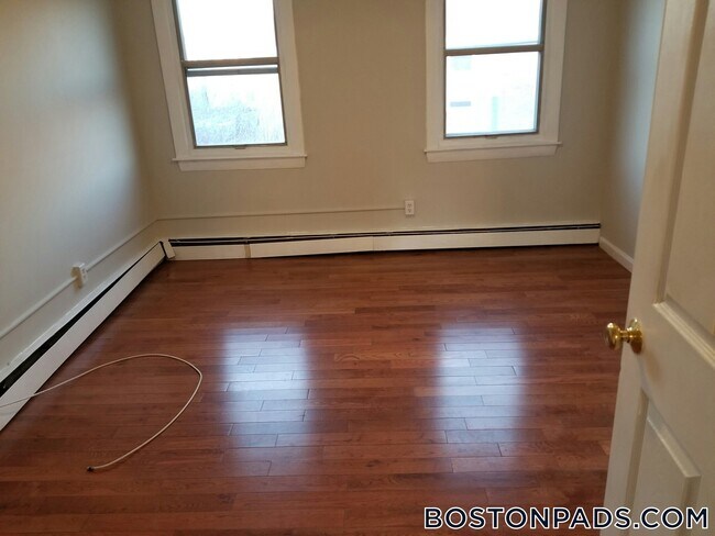 Building Photo - 247 Bennington St