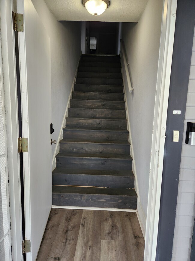 Unidad B Arriba - 487 W 18th St