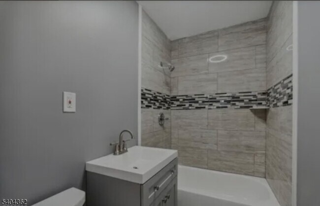 Foto del edificio - 188 N Park St